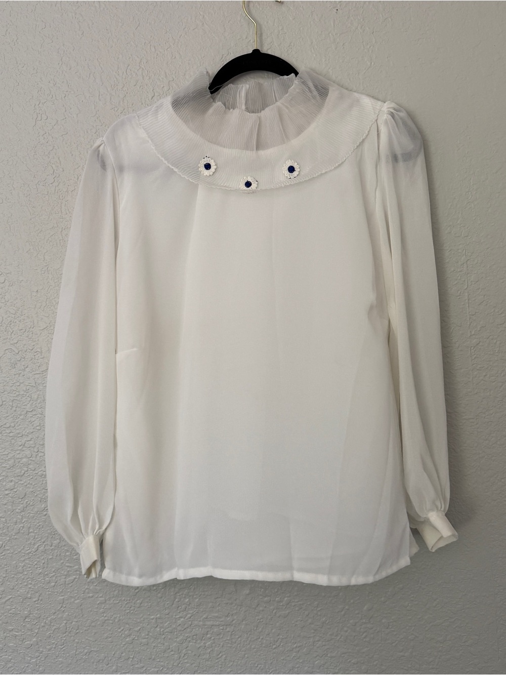 Vintage 1970s White Ruffled Collar Long-Sleeve Blouse